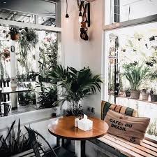 Wisata air terjun setinggi 75 meter di ketinggian 1.025 mdpl dimana menawarkan view memesona sekaligus beberapa spot wisata foto kekinian. Pas Untuk Nongkrong Dan Nugas Ini 15 Tempat Ngopi Terbaik Di Malang