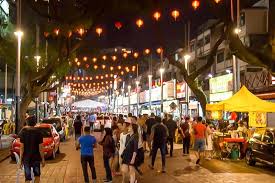 It is located in the heart of the city, near all the popular hotels and also near one of the backpack centers in centers in town (around changkat bukit bintang). Jalan Alor Night Market 5 Street Foods That You Must Eat In Bukit Bintang Kl Sethlui Com