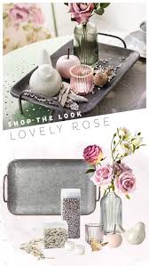 Dieses Romantische Arrangement Erinnert Uns An Englische Landhauser Ganz Im Stil Von Cornwall Hol Dir Mit Diesem Look Deko Englischer Landhausstil Dekoration