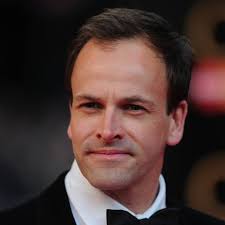 A japanese character for death (死), now covered by the prayer for her son. Jonny Lee Miller Aktuelle News Infos Bilder Bunte De