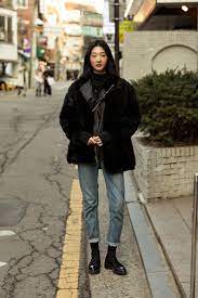 Street Style In Seoul In 2021 Chinese Fashion Street Street Style Women Korean Winter Outfits Street Style