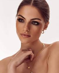 Prefer a more natural makeup look. Make it classy with Inglot: