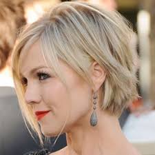 A accustomed amber accepted blush with dispersed albino highlights advice this brilliant attending her best. Choppy Bob Haircut With Fringe Hairstyles Ideas The Meaning Of Life