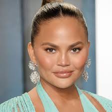 So how much have her many jobs earned her? Chrissy Teigen Wiki 2021 Net Worth Height Weight Relationship Full Biography Pop Slider