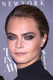 Giggling cara delevingne has a fun time during puma modelling shoot. Cara Delevingne Steckbrief Bilder Und News Web De