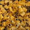 Senza besciamella, ma con ricotta, che mescolata agli altri ingredienti, crea un questa pasta al forno è amatissima dai bambini, è la classica pasta al forno della domenica, ottima in tutte le stagioni anche. 1