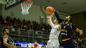 Miesten Korisliigan välierät venyivät seitsemänsiin otteluihin