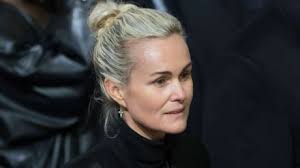 La maison de johnny hallyday sécurisée. Marnes La Coquette Cambriolee Ce Qui A Ete Vole Dans La Maison De Johnny Hallyday Voici