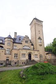 The building application was then submitted and we obtained the building permit within a week. Haus Hartenfels In Duisburg Schloss Sucht Neue Eigentumer Waz De