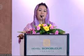 Raja thailand maha vajiralongkorn yang menjadi kontroversi karena karantina bersama 20 selir di hotel mewah. Sn5s29nryogipm