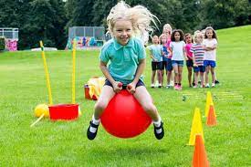 Gracias al juego, desarrollan habilidades sociales, participan en actividades físicas y se mantienen alejados de la televisión. Ideas De Juegos Y Concursos Para Fiestas Infantiles