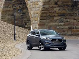 The 2016 hyundai tucson has a manufacturer's suggested retail price (msrp) starting at $23,595 for a base se. Hyundai Tucson 2016 Pictures Information Specs