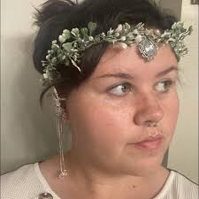 What is this creature approximately 1 1/2