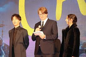 Manage your video collection and share your thoughts. å±±å´Žè‚²ä¸‰éƒŽ ã©ã•ãã•ã«ç´›ã‚Œã¦å†™çœŸã‚'æ'®ã£ãŸ æ†§ã‚Œã®ãƒˆãƒ  ãƒ• ãƒ' ç›£ç£ã¨å¯¾é¢ Daily News Billboard Japan