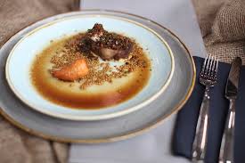 Rinderquerrippe Mit Kerbelwurzel Und Rostzwiebelsalat Rezept Lebensmittel Essen Essen Und Trinken Rippchen