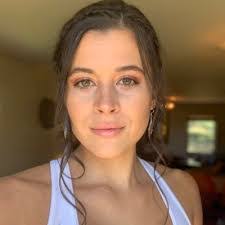 Chelsea Barnhart's Instagram, Twitter & Facebook