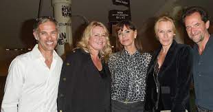 A 36 ans, celle que le grand public connaît depuis son rôle dans la ch'tite. Semi Exclusif Paul Et Luana Belmondo Mathilda May Estelle Lefebure Et Stephane De Groodt Generale De La Piece Le Banquet Au Theatre Du Rond Point A Paris Purepeople