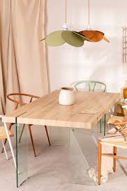 Effectuer des gestes réguliers en suivant le sens du bois. Table Avec Pieds En Verre Kali Sklum