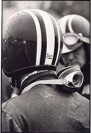 steve mcqueen look closely at his helmet photo francois gragnon マックイーン ヘルメット 往年