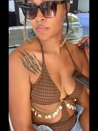 LET ME DISTRACT YOU🥀 PHOTOGRAPHER| Carl Hurst @deepcover007 MUA| Lashawn  Owens @g.l.a.m.mafia/ HAIR| Wendy Powell Rochelle's Royal Crowns  #okcmodel💃#fashion #photography #love #style #photooftheday❤️ #instagood  #beautiful #like #instagram ...