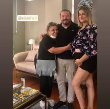 Kibariye 'nin kızı birgül küçükbalçık dün akşam ataköy'de bulunan bir mekanda aile bireylerinin katıldığı bir törenle bülent burak uçak isimli gençle dünyaevine girdi. Kibariye Nin Torunundan Ilk Fotograf Geldi Hik Demis Dedesinin Burnundan Dusmus Foto Galerisi