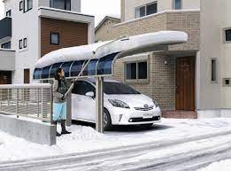 正しいカーポートの雪下ろしの方法は ホウキなどで落とす カーポート テラス エクステリア