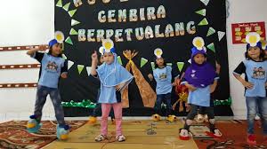 Semut adalah semua serangga anggota suku formicidae, bangsa hymenoptera. Review Sekolah Semut Semut Natural School Depok