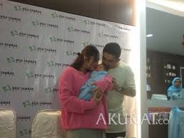 Nama bayi perempuan modern yang catchy dari ber. Operasi Caesar Selvi Kitty Rencanakan Lahiran Agar Bertepatan Dengan Tanggal Pernikahan