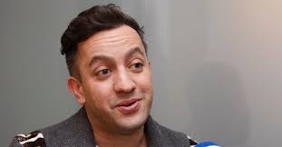 7 may 1982) is a mexican comedian and youtuber. Chumel Torres Attacked Jesus Ramirez Cuevas For The Fence Installed In The National Palace Archyde