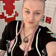 Amber Eddings's Instagram, Twitter & Facebook