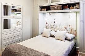 Desain kamar tidur ukuran 3x2 elegan distressed white coffee table via modelrumahminimalis.co. 10 Cara Praktis Menata Kamar Tidur Mungil Sudah Tahu