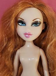 What Bratz dolls are in the photo?