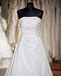 Unser model war schon abgereist, aber unserer azubine malou stehen unsere brautkleider genau so gut, und wir freuen uns riesig über die zusätzlichen bilder von unserem brautkleid mit spitze. Die 33 Besten Ideen Zu Brautmoden Brautmode Brautkleid Brautkleider Model In Koln Brautmode Standesamtkleider Brautkleid