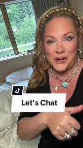 Holly Chenoweth's Instagram, Twitter & Facebook