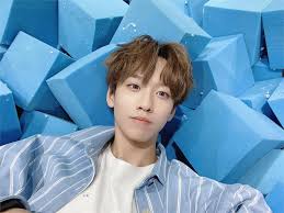 标题：青春有你3停播 ️ ️ ️爱奇艺整改 ️ ️ ️ 爱奇艺推崇污点偶像余景天，对青少年粉丝产生了畸形的价值引导。 爱奇艺《青春有你3》选手余景天疑似双国籍，自己在韩国选秀节目上说来自加拿大，本人母亲发微博说2008年全家一起移民到加拿大。 Mmb6fnbm8oxnvm