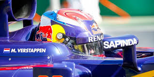 There are ten teams racing in formula 1 this year, with two drivers on each team. 10 Youngest Drivers To Ever Race In Formula 1 Only 2 Have Ever Won An F1 Race