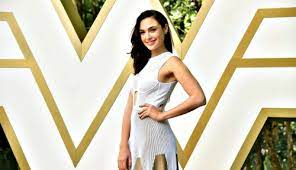 Gal gadot, a former israeli defense forces fighter, stated that her 'country is at war' and the conflict breaks her heart. Aktris Berkebangsaan Israel Gal Gadot Bicara Soal Penyerangan Negaranya Ke Palestina