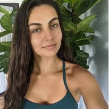 Lauren Derry's Instagram, Twitter & Facebook