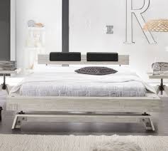 Suchen sie in stockfotos und lizenzfreien bildern zum thema vintage bett von istock. Bett Im Industrielook Aus Massivholz Kaufen Molina