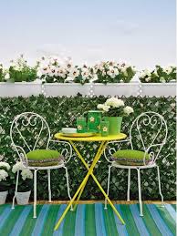 Plantes Grimpantes Et Jardinieres De Fleurs Sur La Balustrade Mobilier De Balcon Decoration Hall Decoration Exterieur