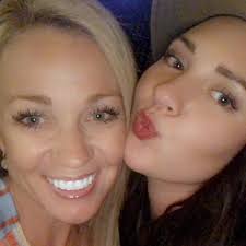 Shawna Poole's Instagram, Twitter & Facebook