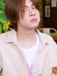 บอสอุ้มอึลคือชิลมากมากแต่ตัดภาพมาที่อึลอุ้มบอส คืออึลหน้าสั่นไปหมด😅😅...