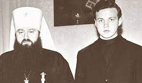 В 1984 году молодого перспективного священника кирилла вдруг ссылают в смоленскую епархию. Patriarh Kirill Biografiya Foto Semya Zhena I Deti Rost Skandaly 2021