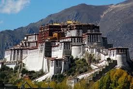 Potala Palace Lhasa Tibet Construction On The Potala Palace In Tibet Began In 1654 And Contains Over 1000 Rooms And 10 000 Shrines Ov Lhasa Tibet Lhasa Tibet