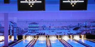 Diese bowlinganlage bietet ihnen neben 12 computergesteuerte bahnen, selbstverständlich ausgestattet mit neuester. Bowl Spiel House Burgau Gastehaus Gold