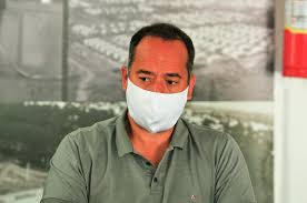 Covid-19: três dias após receber alta, secretário de Educação do DF, Leandro  Cruz, volta a ser internado