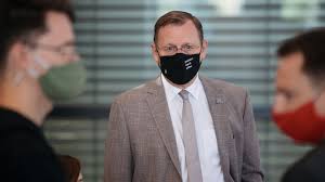Migranten | keine deutsche hilfe für italien: Bodo Ramelow Zeigt Afd Politiker Moller Den Mittelfinger Stern De