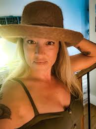 For my daily post, I Thought I would take a comment from the HWG handouts  about writing a hook. So here goes: **What is a hook?** The first few  sentences of any