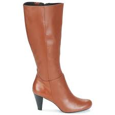 Grâce à eux, les femmes qui chaussent du 42 ou du 43 et les hommes dont la pointure excède le 45 peuvent donc très bien trouver des chaussures qui leur conviennent, que ce soit au. Chaussures Femme 43 Selection Grandshopping Fr