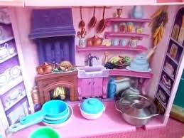 Resultado de imagen para barbie en un restaurante